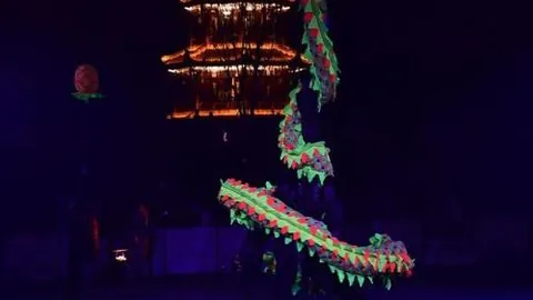 库里率勇士险胜尼克斯，28分7助攻5篮板助球队赛季横扫对手，豪取7连胜